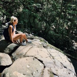 Meet your Posher, Hana